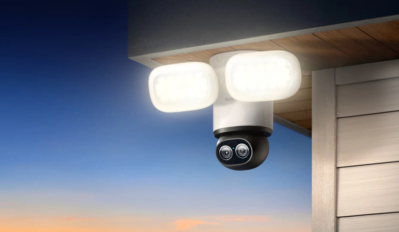 Reolink TrackFlex Floodlight WiFi 4K PTZ Projektorlu Kamera